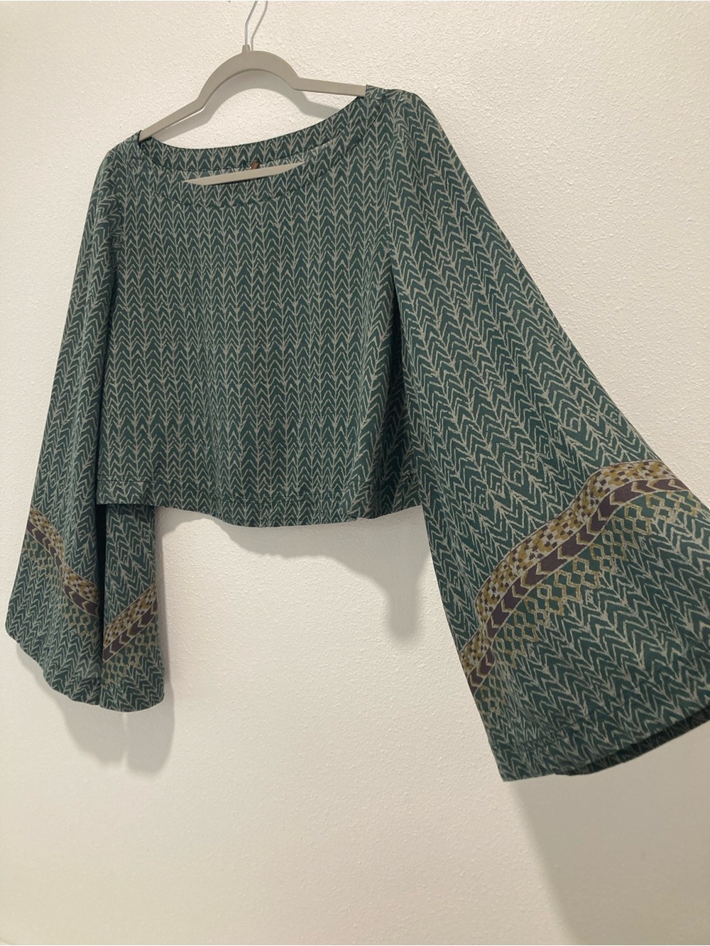 Free People Jade Green Stars Aligned Patterned Bell Sleeve Crop Blouse Top - Picture 4 of 14
